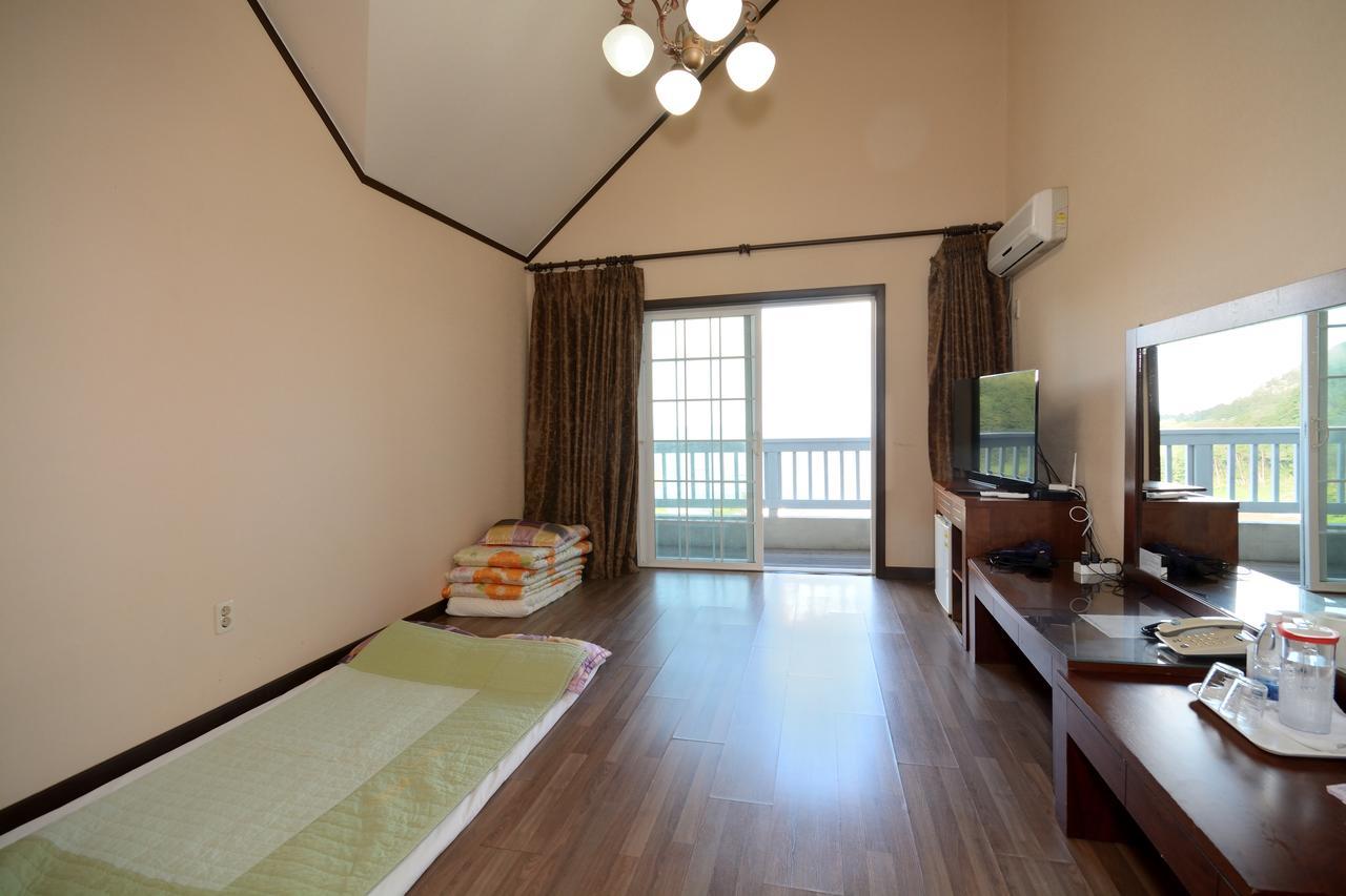 แทอา อูลลึง รีสอร์ต Hotel Ulleung ภายนอก รูปภาพ