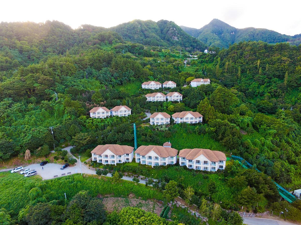 แทอา อูลลึง รีสอร์ต Hotel Ulleung ภายนอก รูปภาพ