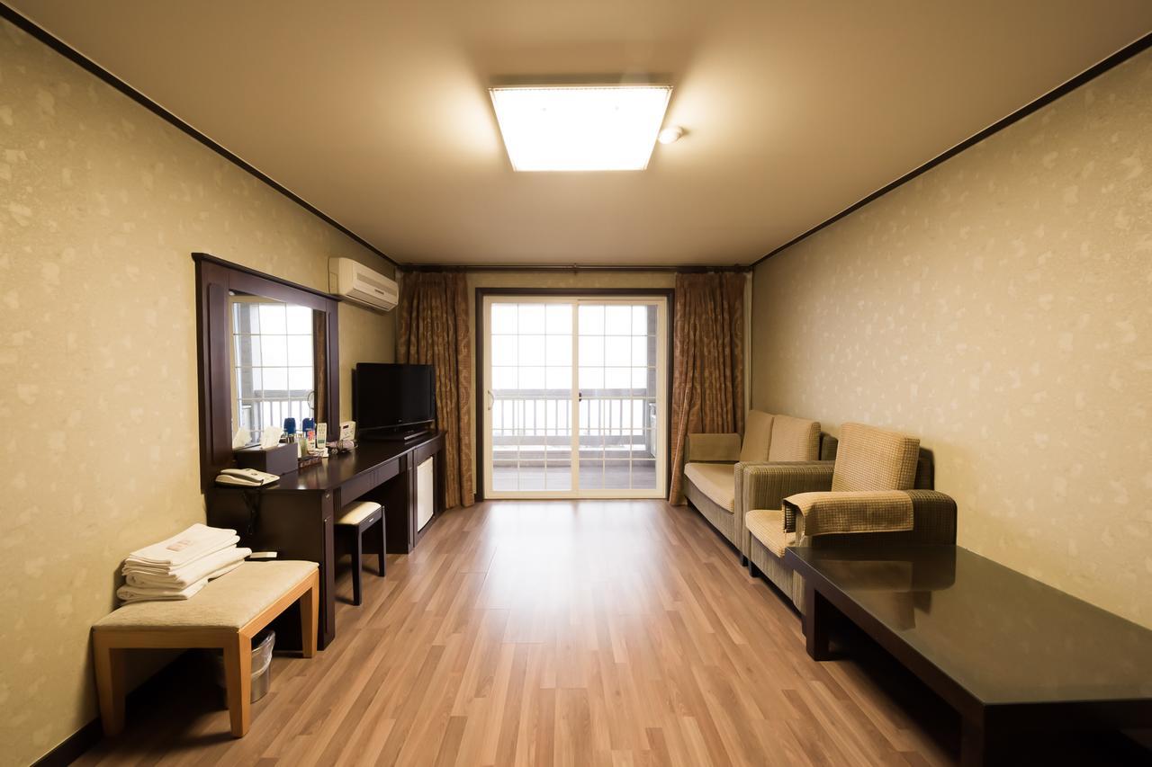 แทอา อูลลึง รีสอร์ต Hotel Ulleung ภายนอก รูปภาพ