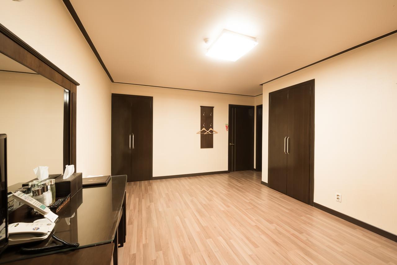 แทอา อูลลึง รีสอร์ต Hotel Ulleung ภายนอก รูปภาพ