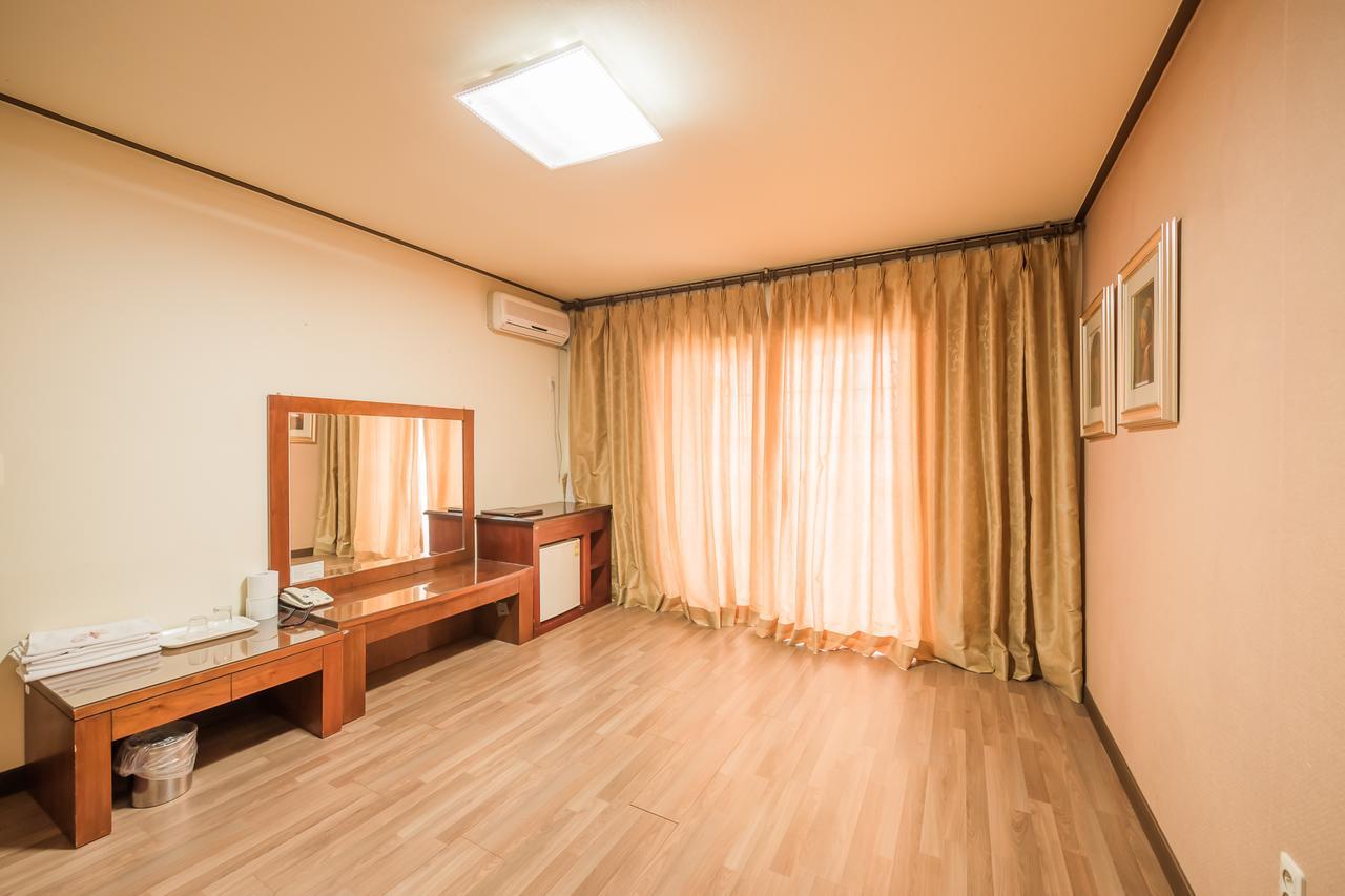 แทอา อูลลึง รีสอร์ต Hotel Ulleung ภายนอก รูปภาพ