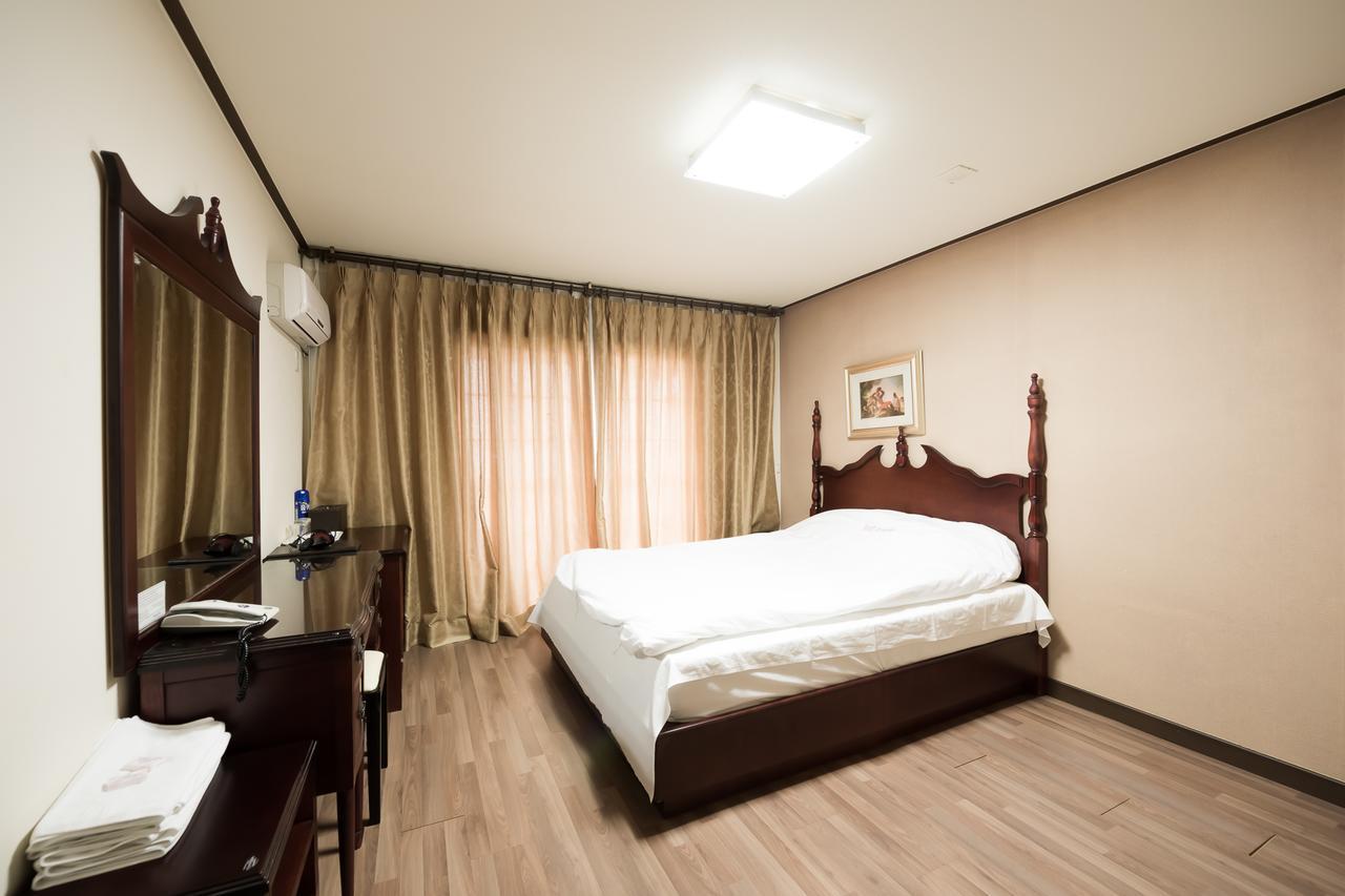 แทอา อูลลึง รีสอร์ต Hotel Ulleung ภายนอก รูปภาพ