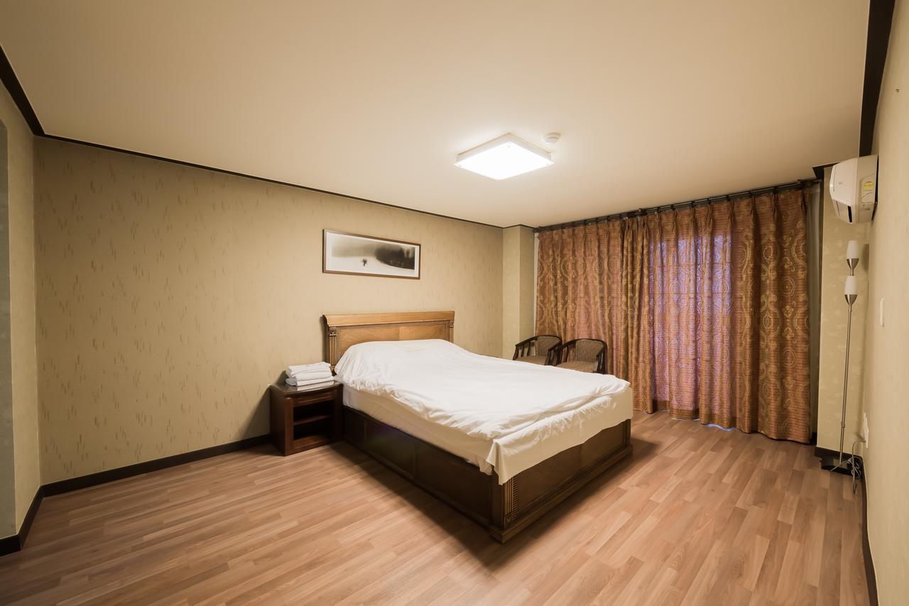แทอา อูลลึง รีสอร์ต Hotel Ulleung ภายนอก รูปภาพ