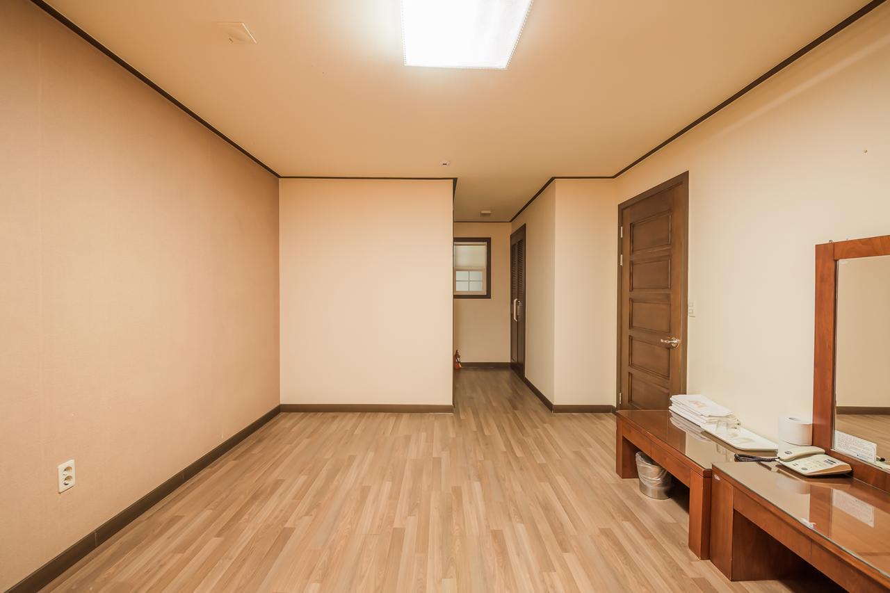 แทอา อูลลึง รีสอร์ต Hotel Ulleung ภายนอก รูปภาพ