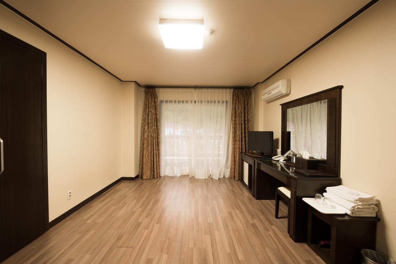 แทอา อูลลึง รีสอร์ต Hotel Ulleung ภายนอก รูปภาพ