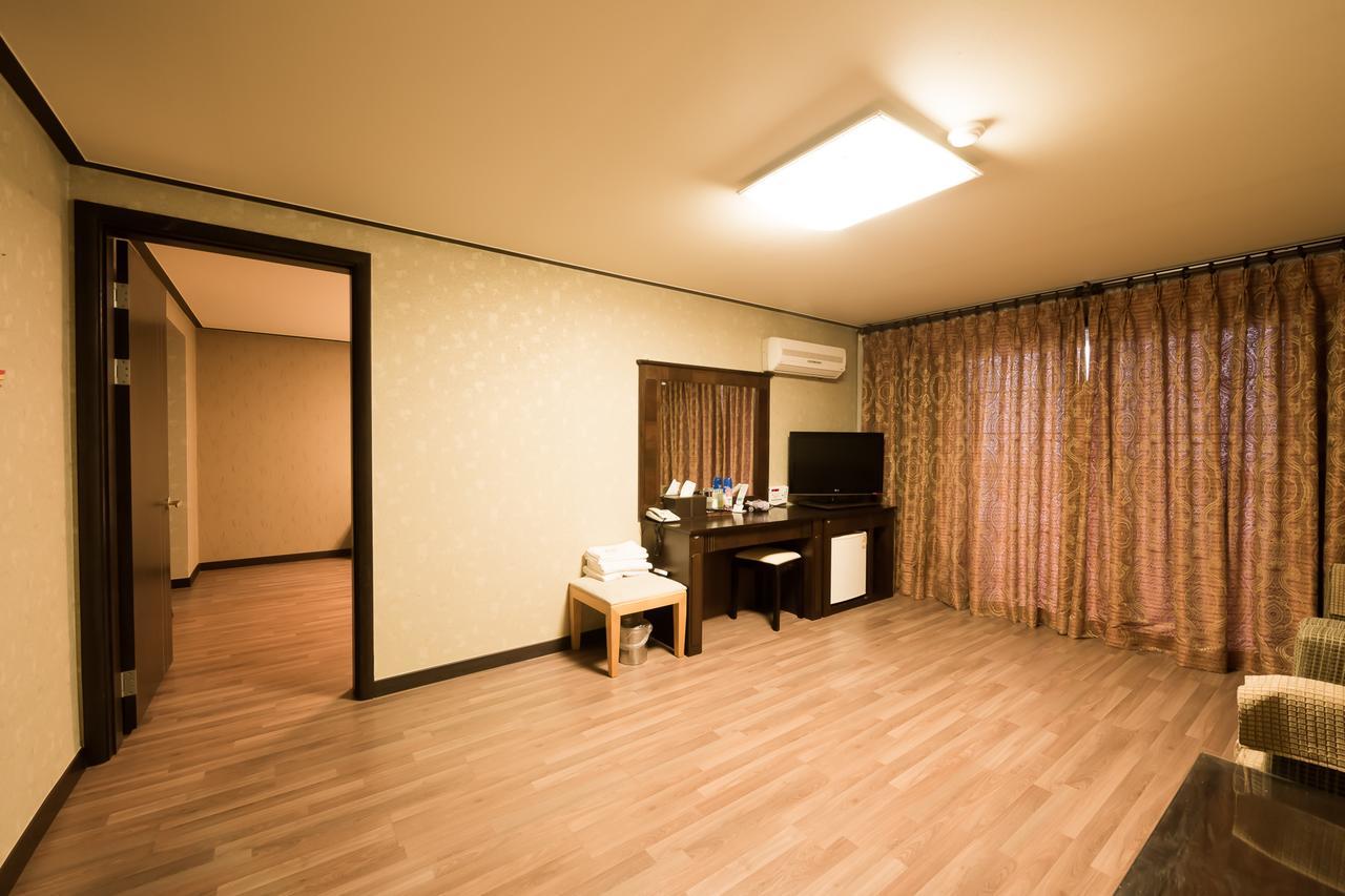 แทอา อูลลึง รีสอร์ต Hotel Ulleung ภายนอก รูปภาพ